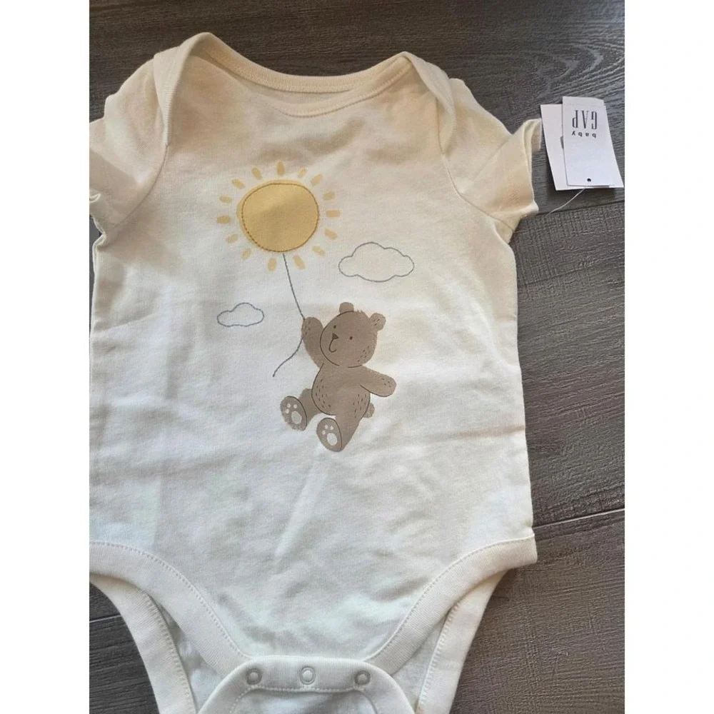Baby gap organic bodysuits‎ 3-6 mos